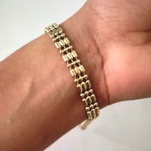 Elegant Gold Bracelet